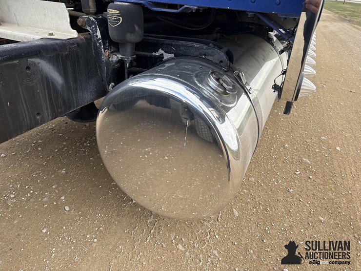 peterbilt-389-image-12