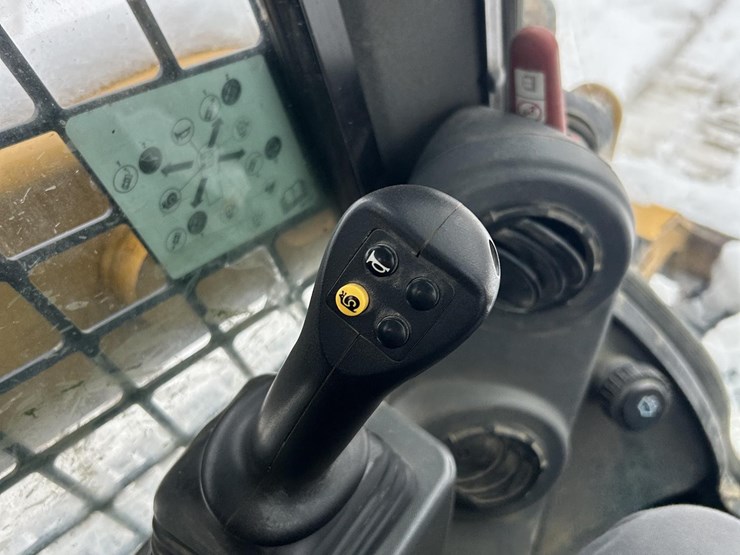 2021-caterpillar-259d3-image-37