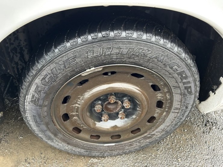 2004-ford-crown-victoria-sedan-image-13