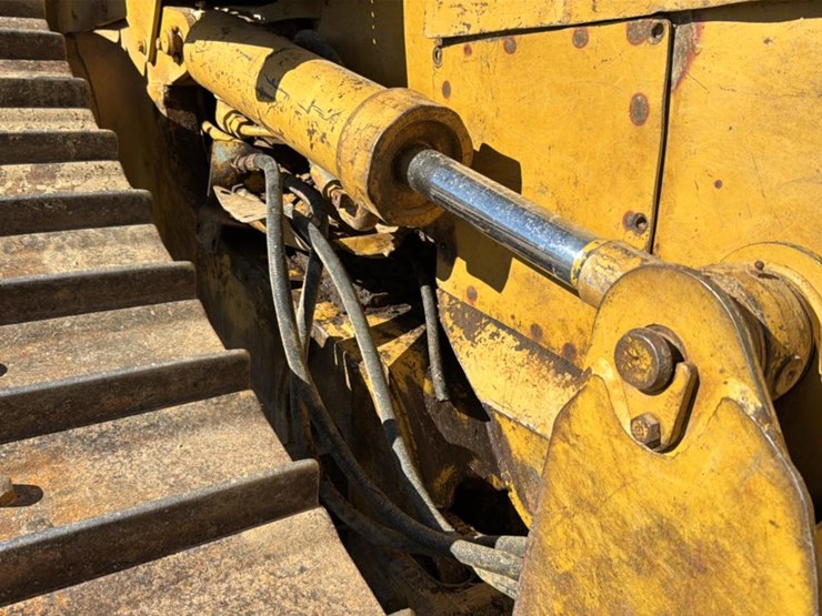 caterpillar-d4h-image-34