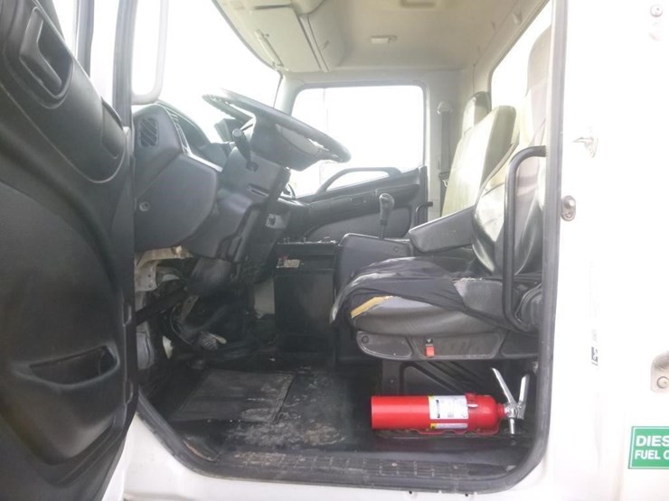 2019-hino-338-image-11