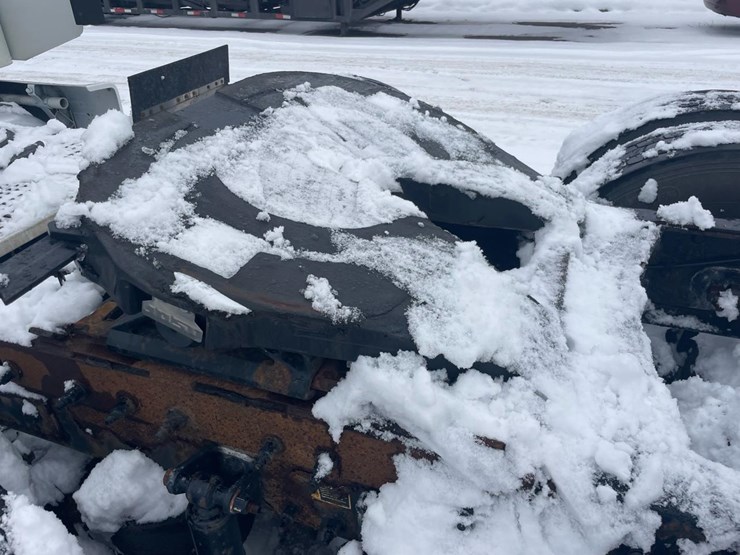 2012-peterbilt-384-image-19