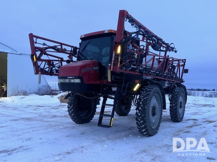 case-ih-patriot-3330-image-2