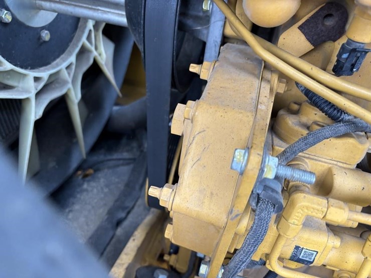 2017-deere-210l-image-53