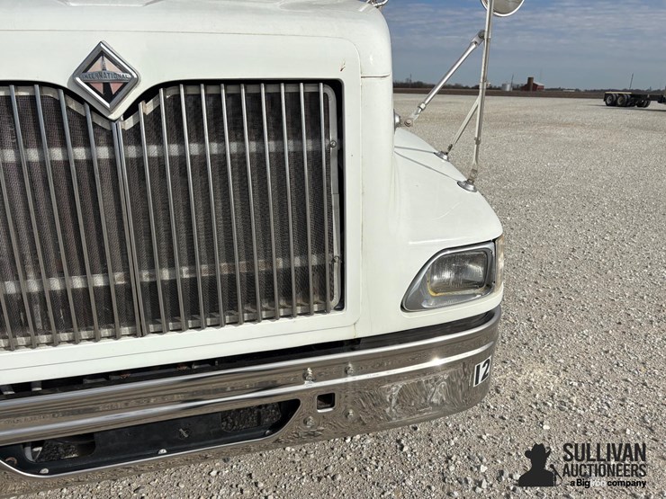 2006-international-9400i-t/a-sleeper-truck-tractor-image-19