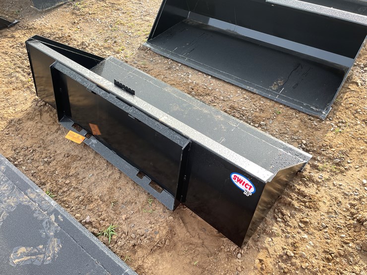 #2007-•-bucket-attachment-image-4