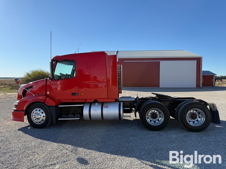 2007-volvo-vnl-t/a-sleeper-truck-tractor-image-8