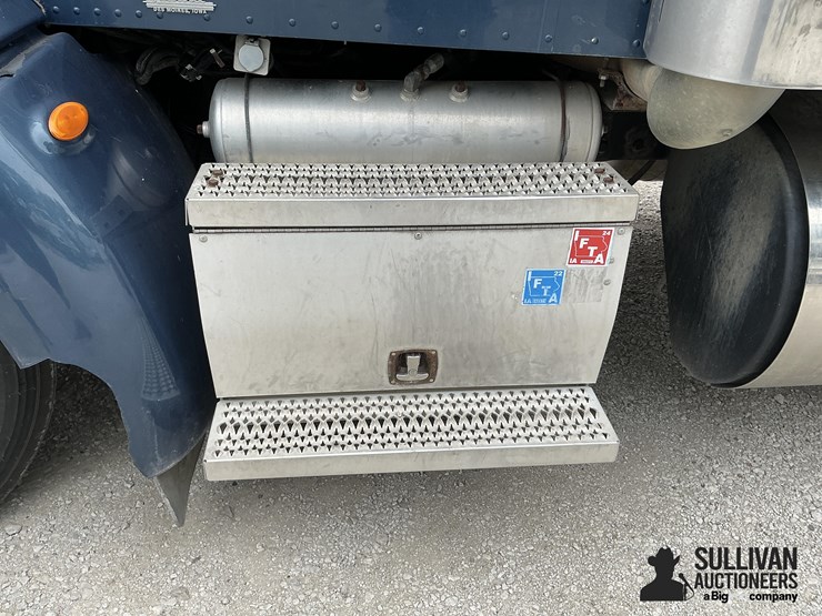 2013-peterbilt-386-image-14