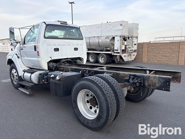 ford-f750-xlt-image-7