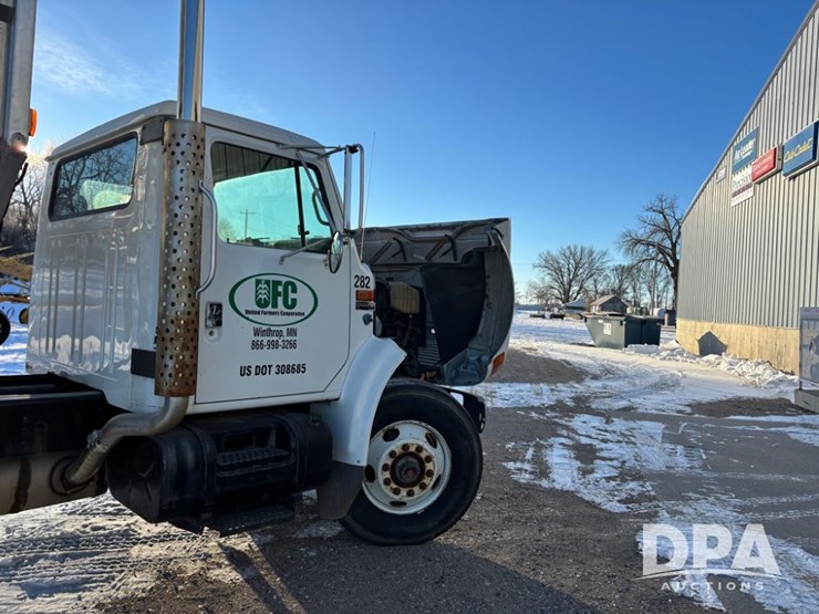 international-4900-image-45