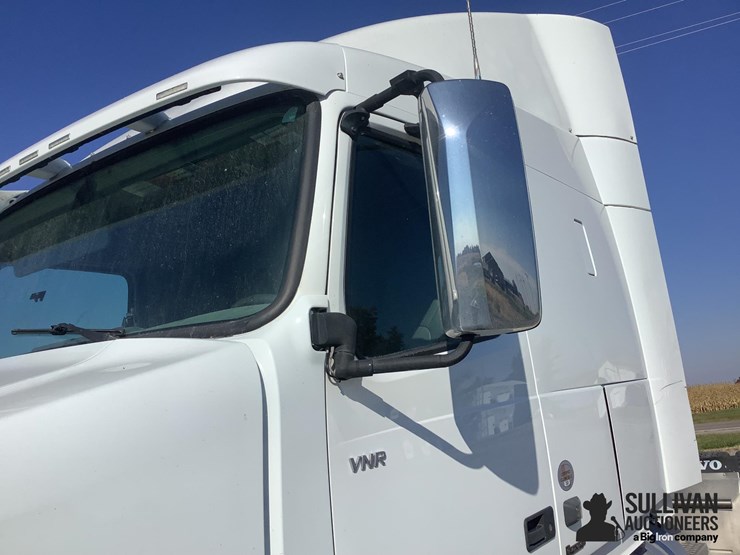 2021-volvo-vnr-t/a-truck-tractor-image-9