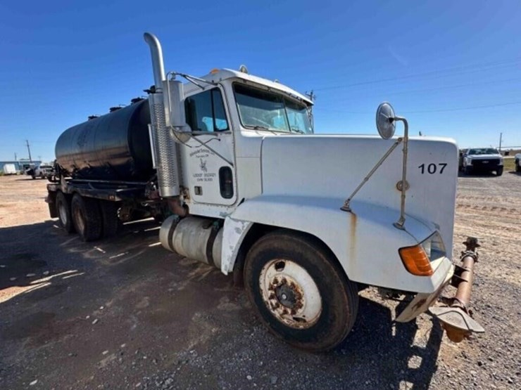 1996-freightliner-bobtail-water-truck-image-5