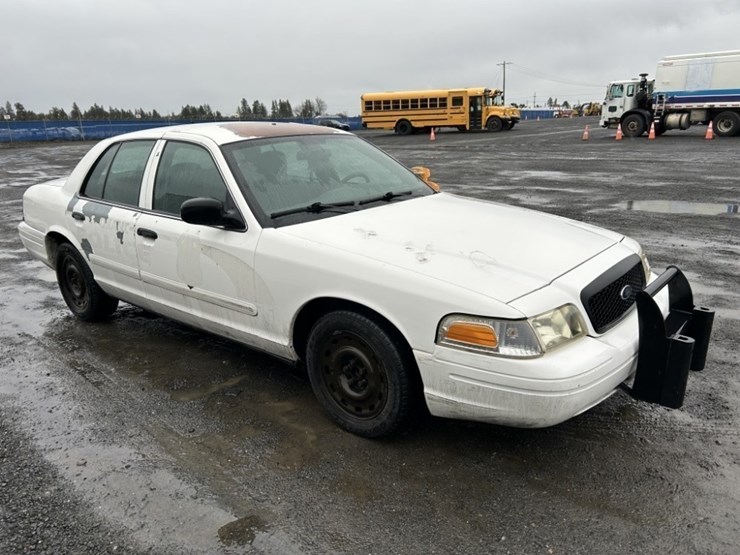 2004-ford-crown-victoria-sedan-image-7
