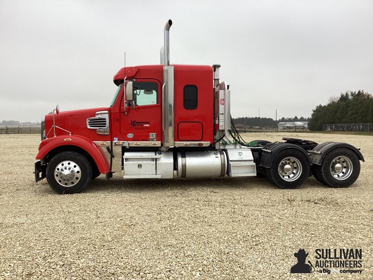 2020-freightliner-122sd-image-16