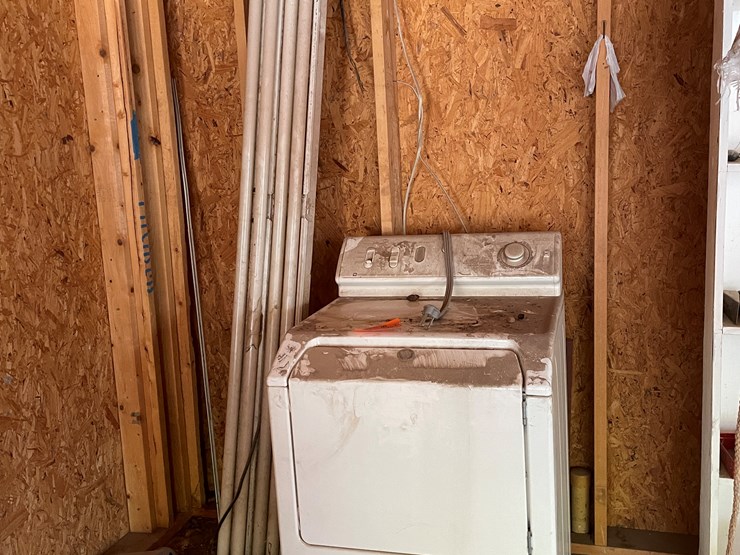 #3687-•-maytag-dryer-and-garage-lamps-image-1