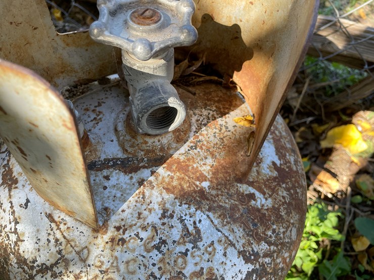 #3704-•-propane-tanks-image-4