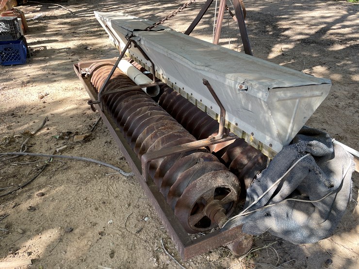 #3657-•-custom-hitch-pull-seeder-image-4