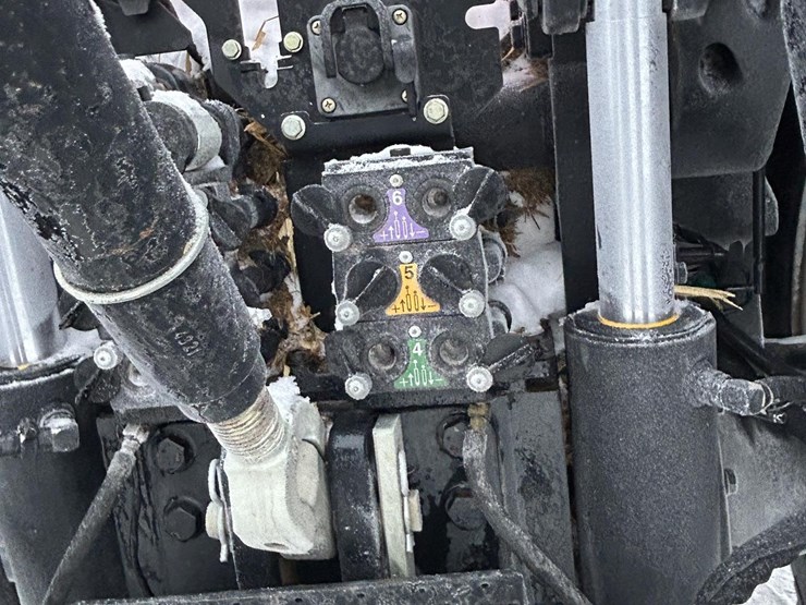 2022-case-ih-magnum-340-image-34