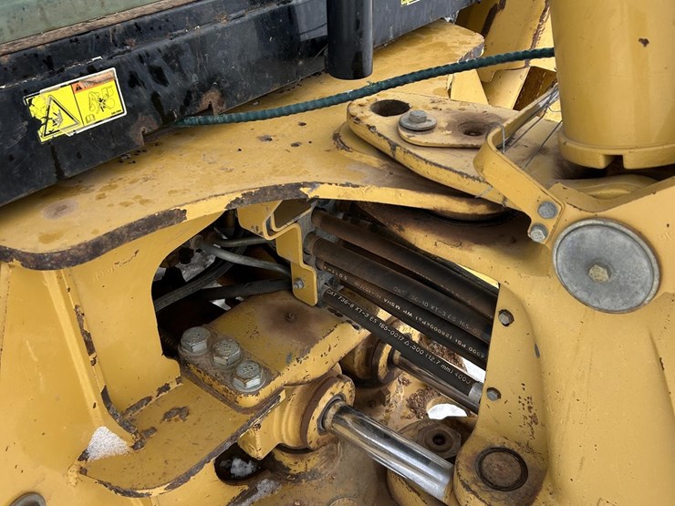 caterpillar-420d-image-26