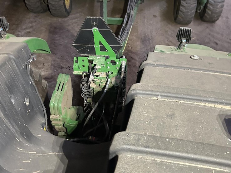2022-john-deere-9r-590-image-57