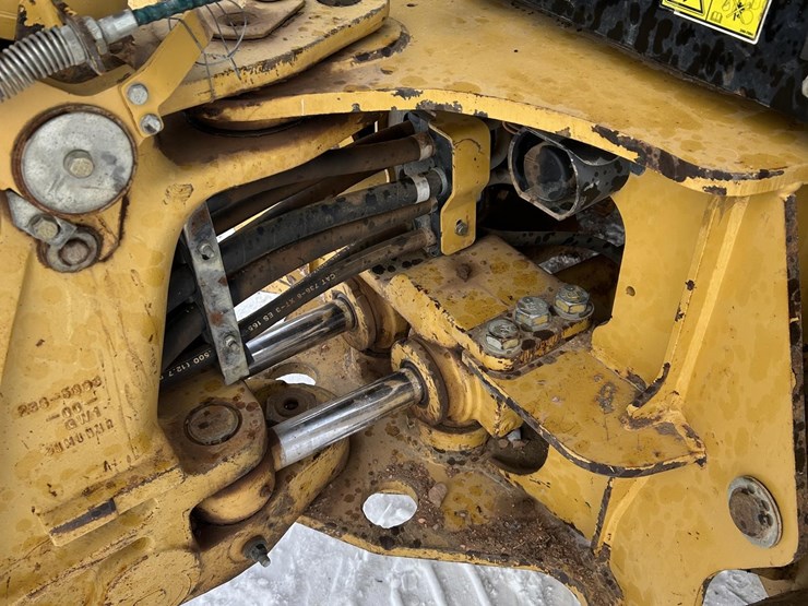 caterpillar-420d-image-38