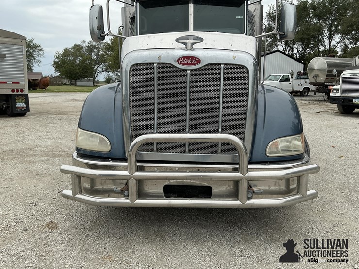 2013-peterbilt-386-image-11