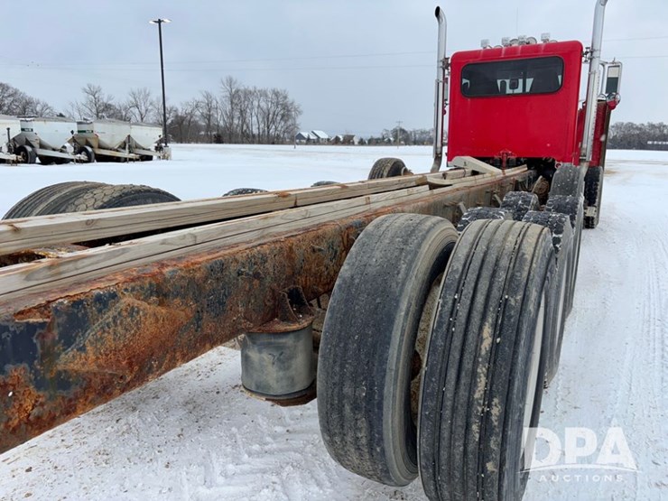 peterbilt-365-image-52