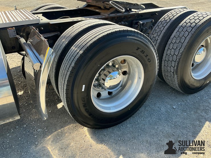 peterbilt-579-image-18