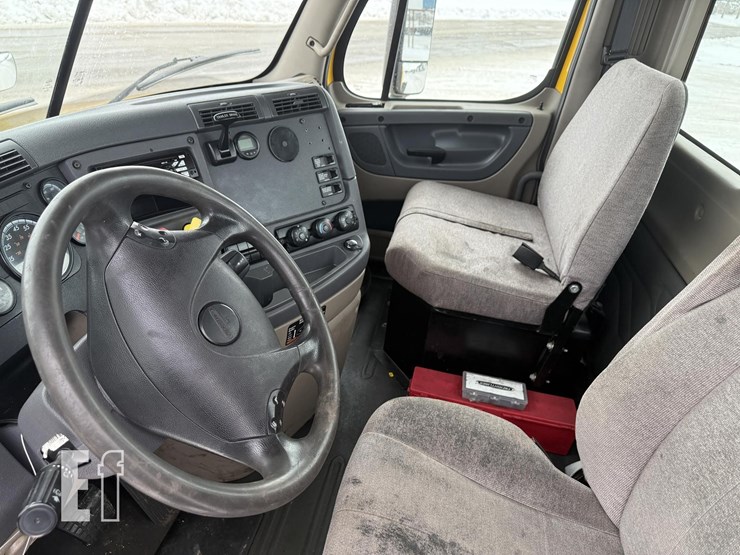 2016-freightliner-cascadia-125-image-26