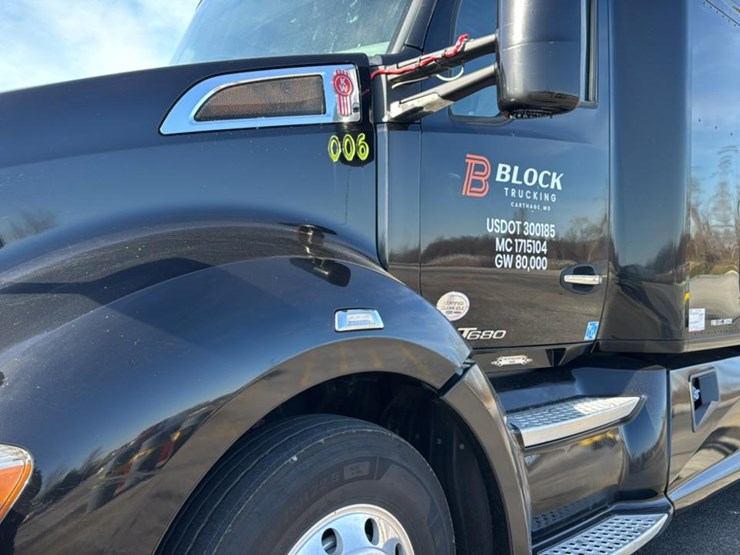 2019-kenworth-t680-image-21