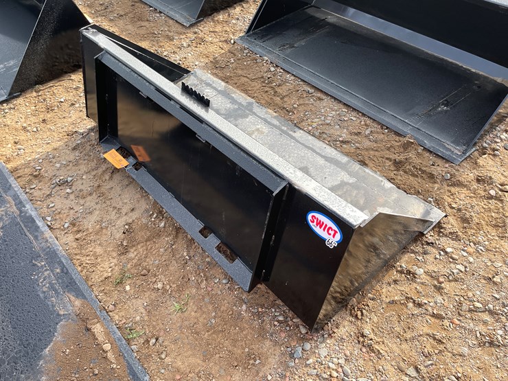 #2011-•-bucket-attachment-image-4