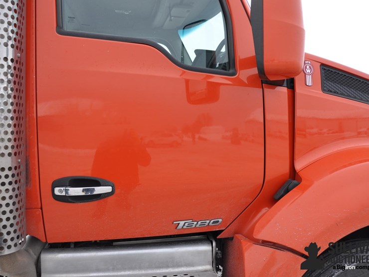 2015-kenworth-t880-image-10