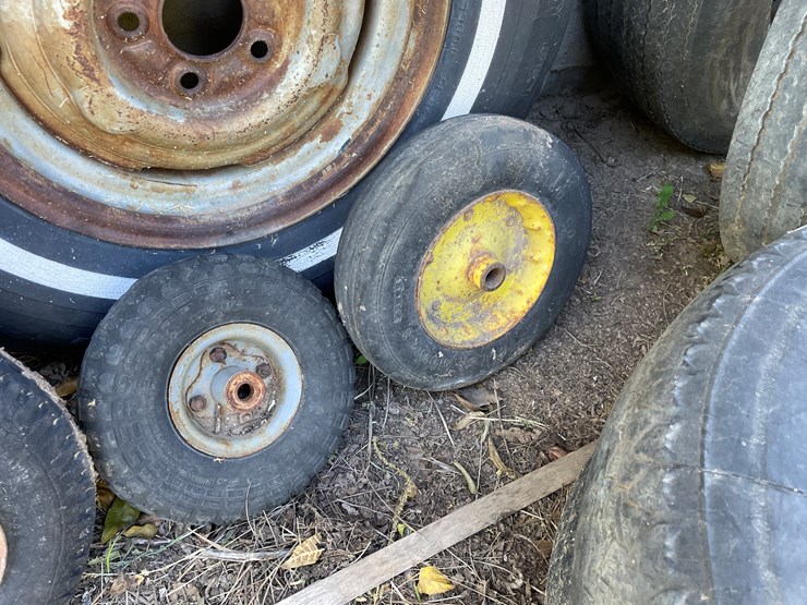 #3699-•-assortment-of-tires-and-wheels-image-8