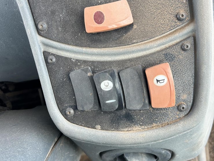 caterpillar-420d-image-60