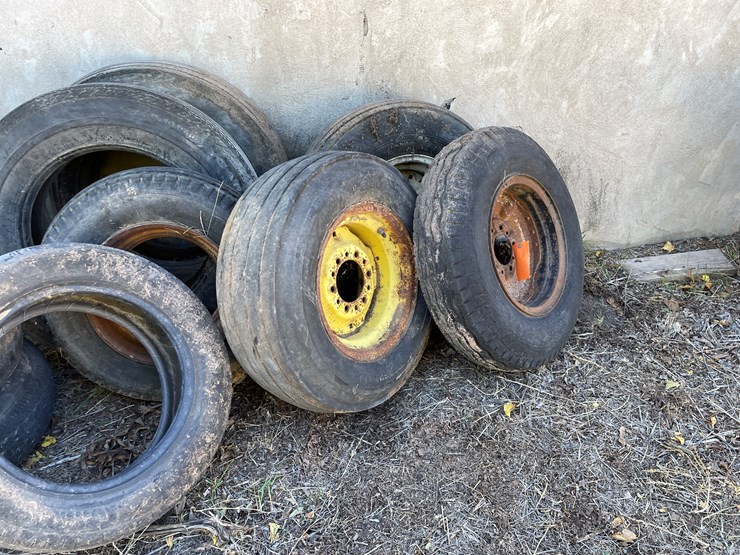 #3699-•-assortment-of-tires-and-wheels-image-2