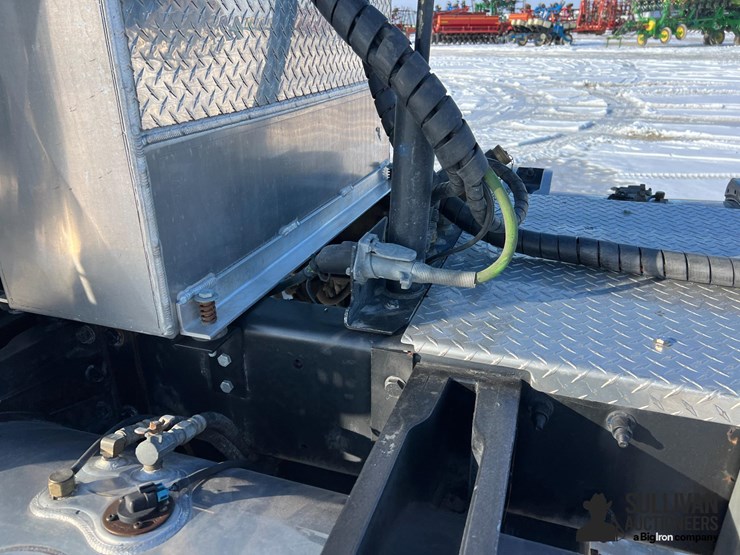 2014-peterbilt-388-image-17