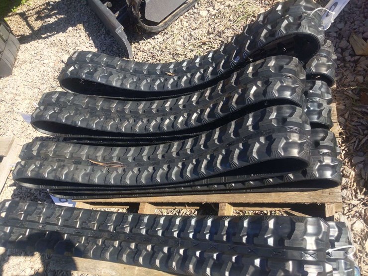 qty-(1)-set-unused-mini-excavator-rubber-tracks-image-3