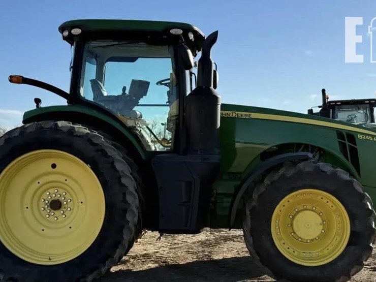 john-deere-8245r-image-1