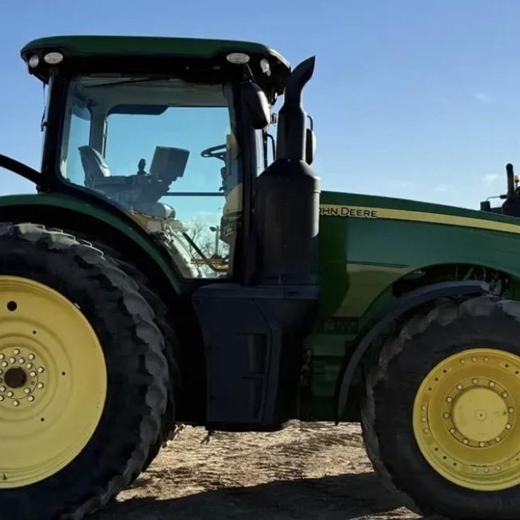JOHN DEERE 8245R