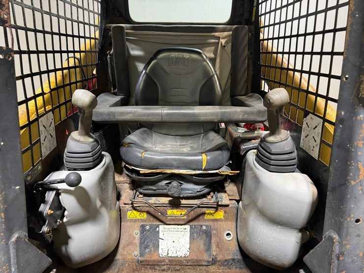 caterpillar-247b-image-19