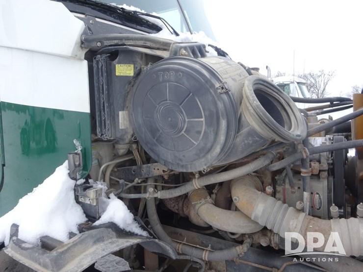 2007-freightliner-columbia-112-image-66