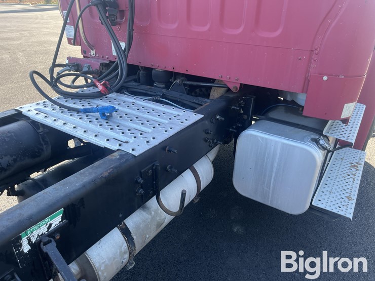 freightliner-m2-106-image-16