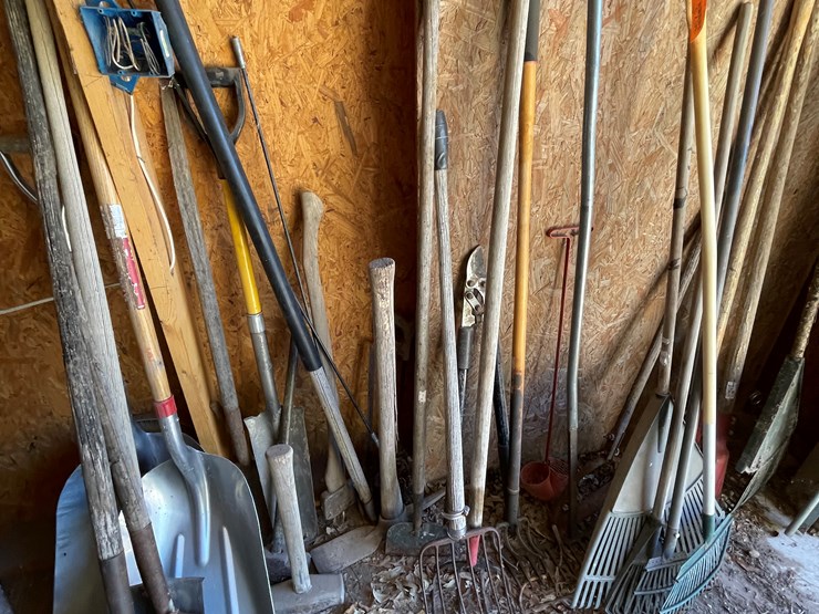 #3673-•-yard-tools-image-3