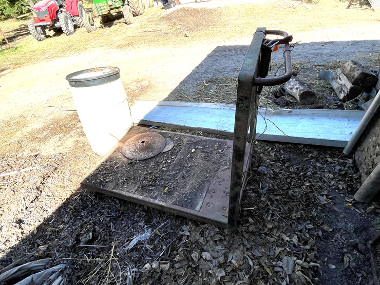 #3724-•-scrap-metal,-cart,-ramp-and-barrel-image-5