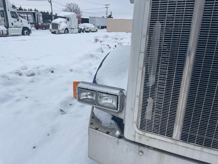 1996-peterbilt-378-image-10