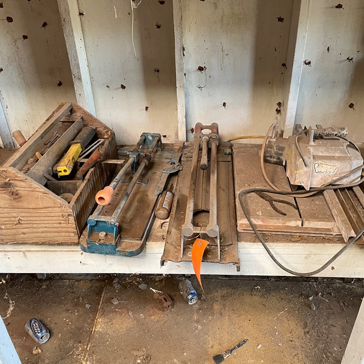 #3719 • Tile Saw, Cutters and Hardware Box