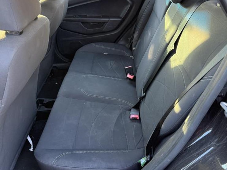 #31-•-2014-ford-fiesta-se-image-13