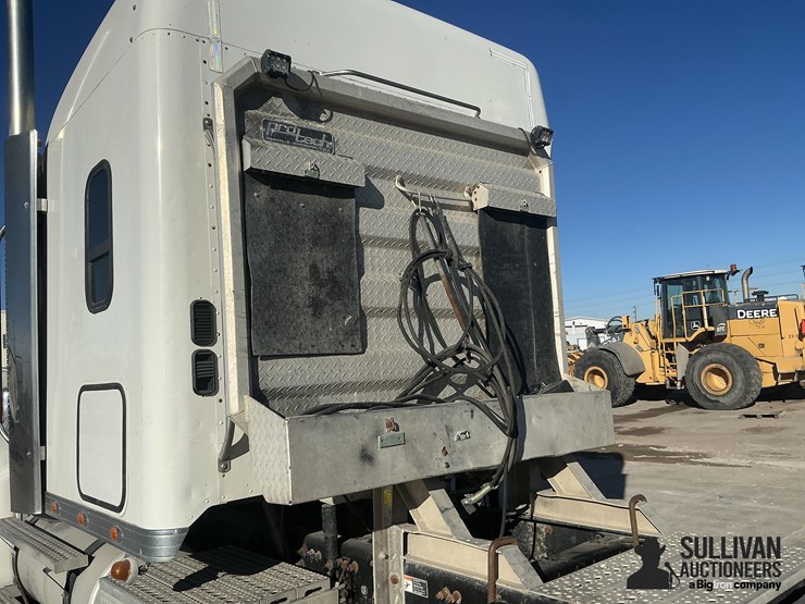 freightliner-coronado-132-image-9