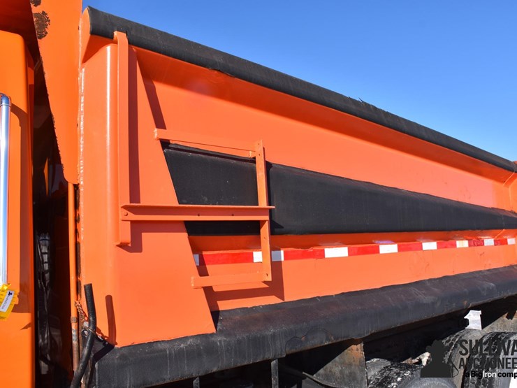 2009-international-7400-image-16