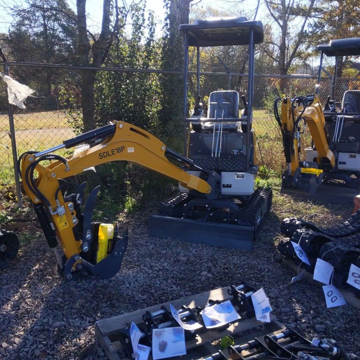 UNUSED SDLANCH MINI EXCAVATOR MODEL SDLE18P